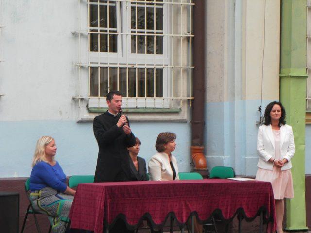 Zdj. nr. 8. Rozpoczęcie roku szkolnego 2014/2015 - SP nr 5, 1 września 2014 roku