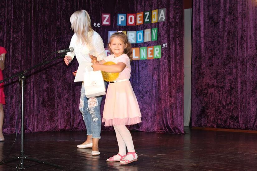 Zdj. nr. 41. Rozśpiewane kino Nawojka - Festiwal Piosenki Dziecięcej „Z poezją Doroty Gellner”.