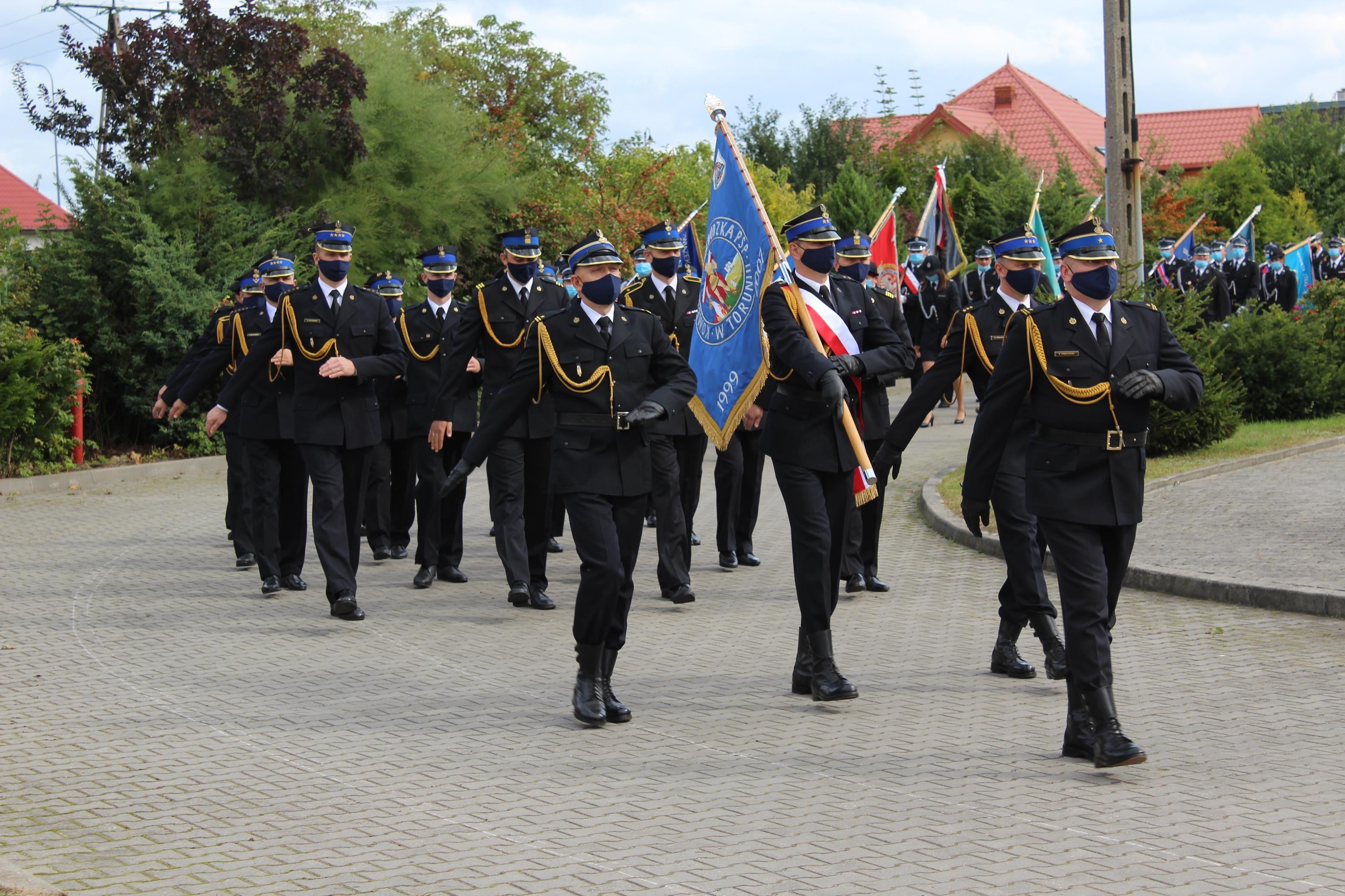 Nadanie sztandaru Komendzie Powiatowej Państwowej Straży Pożarnej w Lipnie