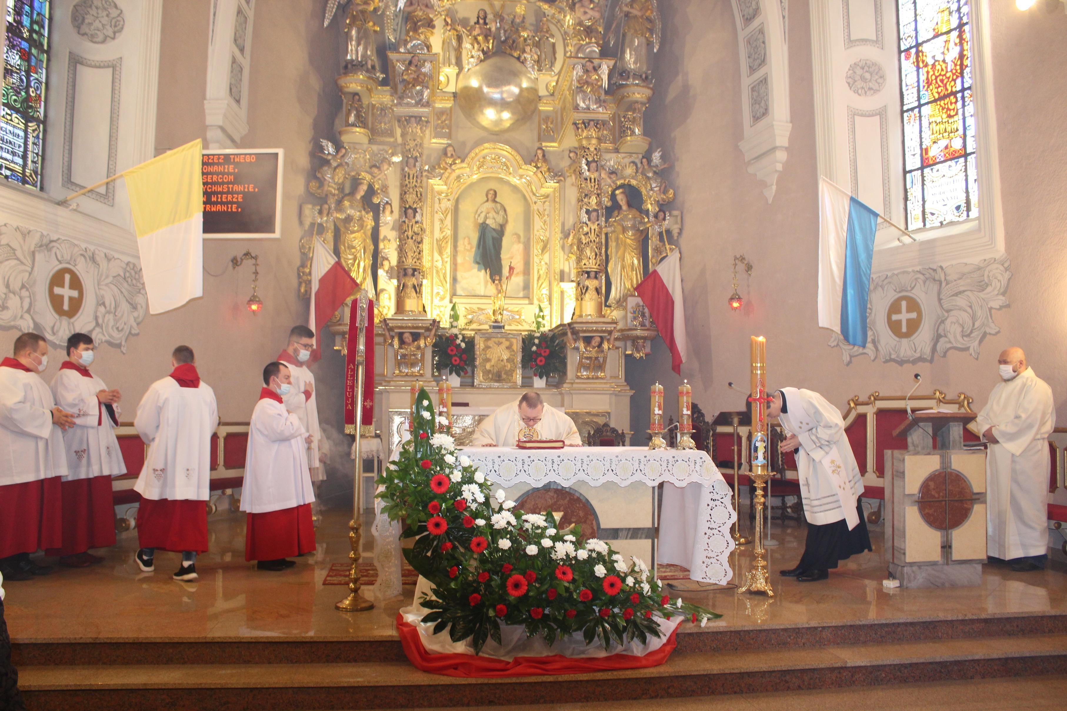 Msza Święta w intencji Ojczyzny odprawiona w kościele pod wezwaniem Wniebowzięcia Najświętszej Maryi Panny w Lipnie - kliknięcie spowoduje powiększenie obrazka