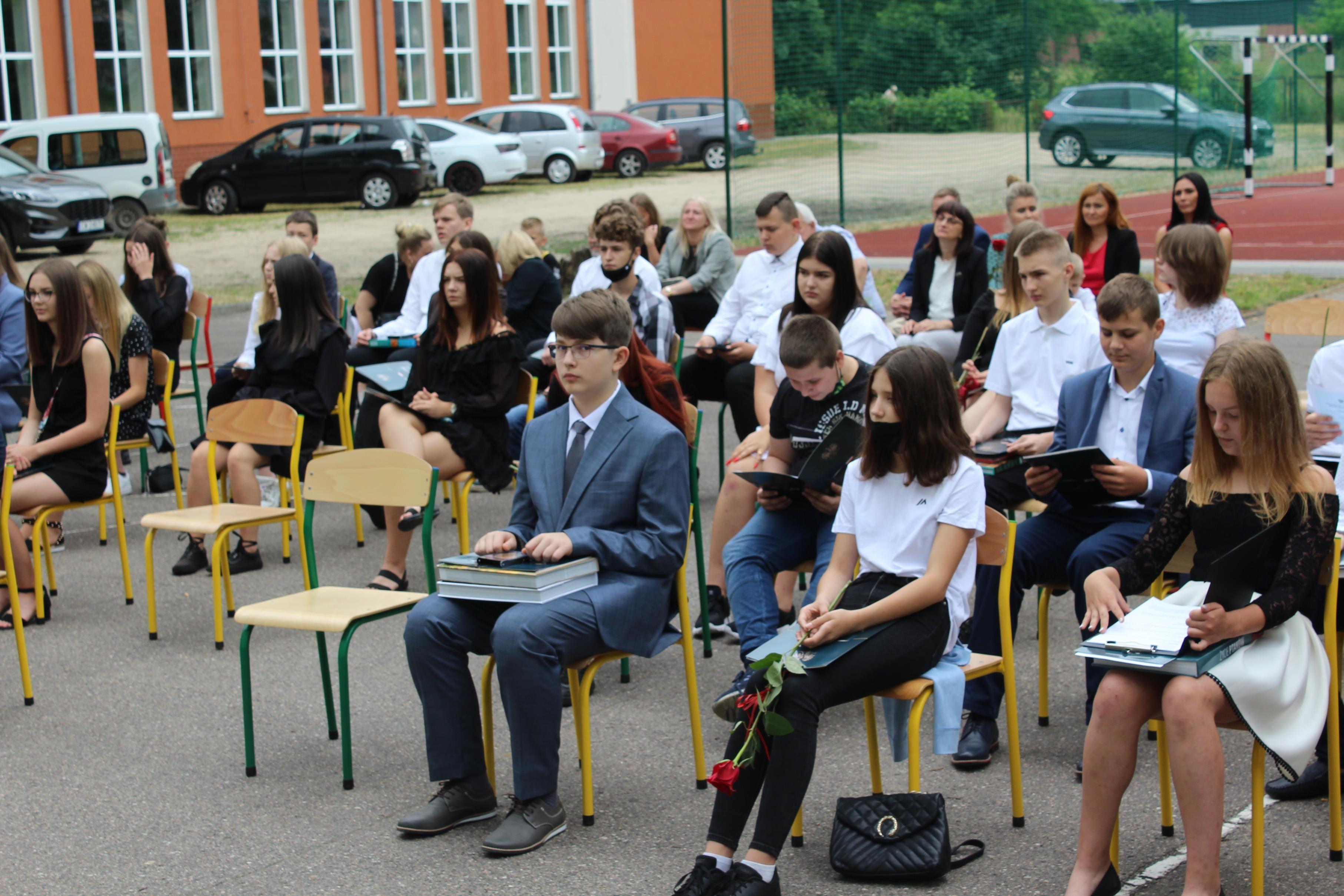 Zdj. nr. 61. Zakończenie roku szkolnego (8 klasy) w SP nr 5 w Lipnie - 25 czerwca 2021 r.
