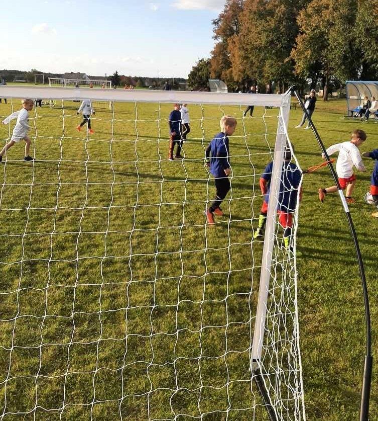 Zdj. nr. 10. Nowe boisko i pierwszy turniej piłki nożnej - 30 września 2021 r.