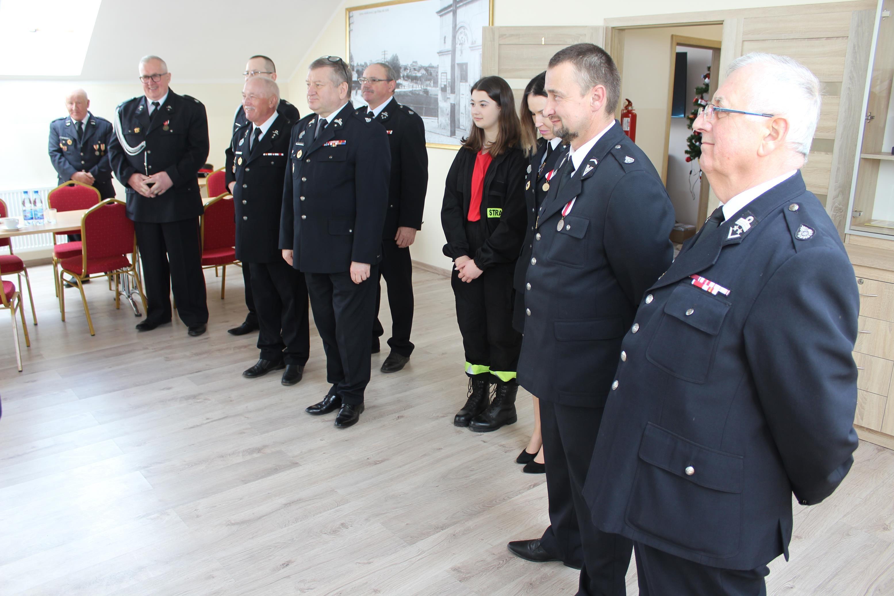 Zdj. nr. 2. Ochotnicza Straż Pożarna w Lipnie z dotacją Powiatu - 28 kwietnia 2023 r.