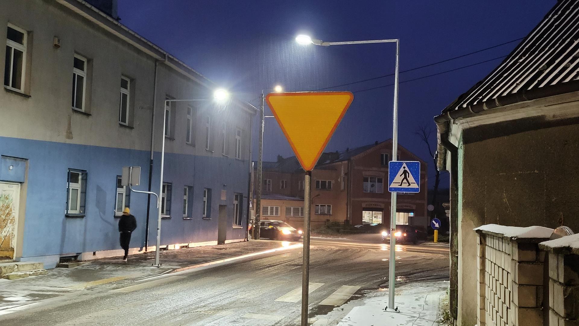 Zdj. nr. 1. Program Bezpiecznej Infrastruktury Drogowej - lampy w Lipnie