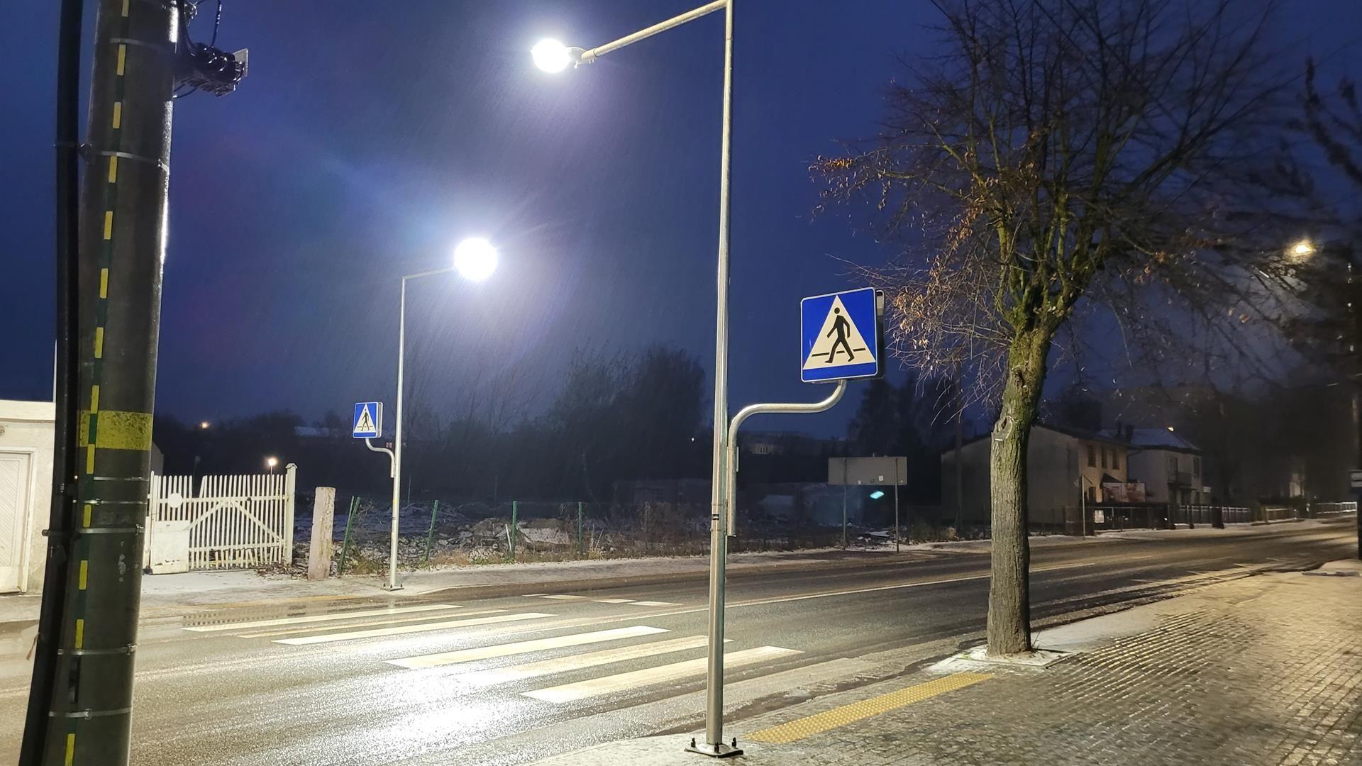 Zdj. nr. 2. Program Bezpiecznej Infrastruktury Drogowej - lampy w Lipnie