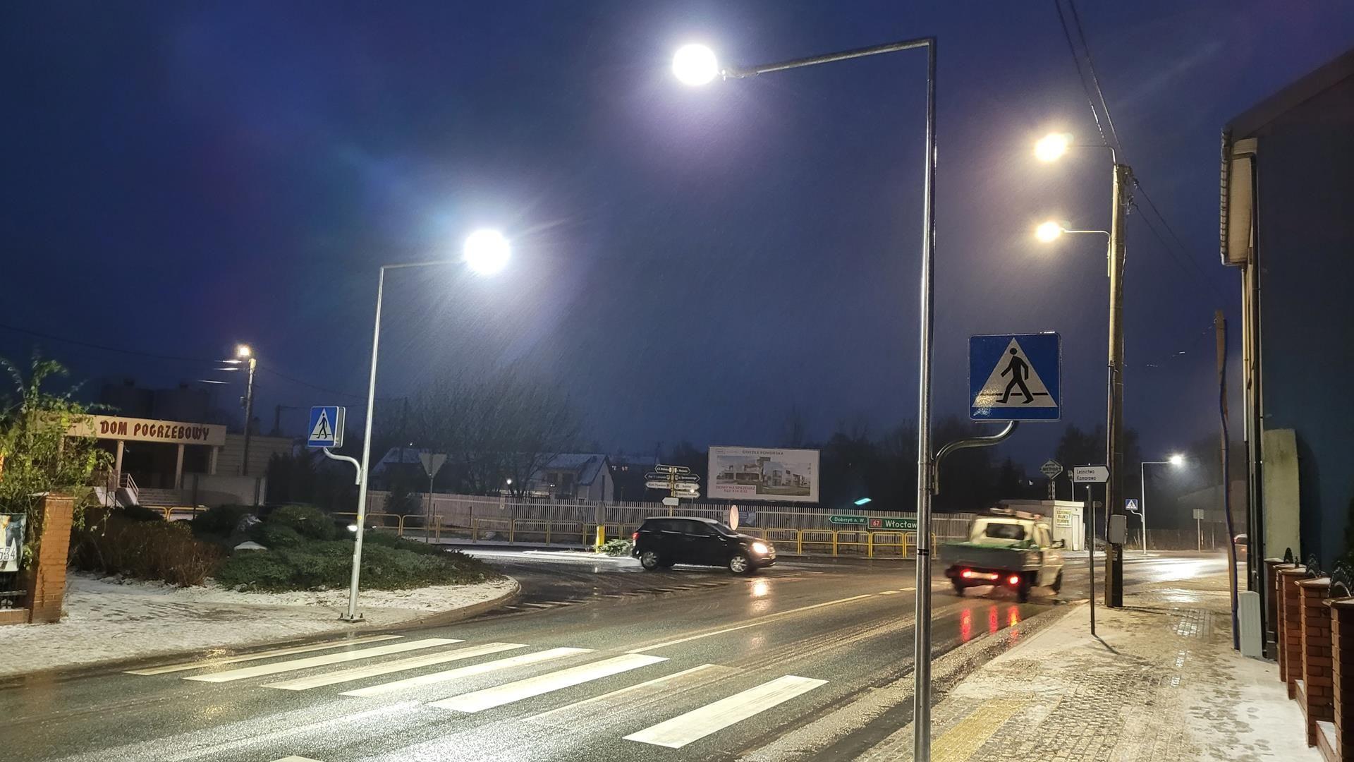 Zdj. nr. 5. Program Bezpiecznej Infrastruktury Drogowej - lampy w Lipnie