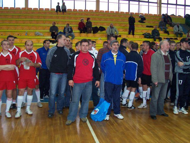 Zdj. nr. 1. IV Toruński Międzynarodowy Turniej Pracowników Samorządowych w halowej piłce nożnej o Puchar Prezydenta Miasta Torunia