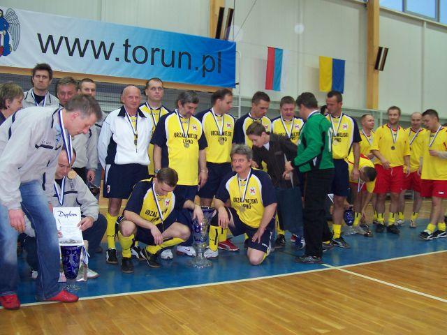 Zdj. nr. 31. IV Toruński Międzynarodowy Turniej Pracowników Samorządowych w halowej piłce nożnej o Puchar Prezydenta Miasta Torunia