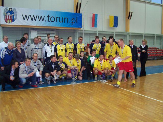 Zdj. nr. 32. IV Toruński Międzynarodowy Turniej Pracowników Samorządowych w halowej piłce nożnej o Puchar Prezydenta Miasta Torunia