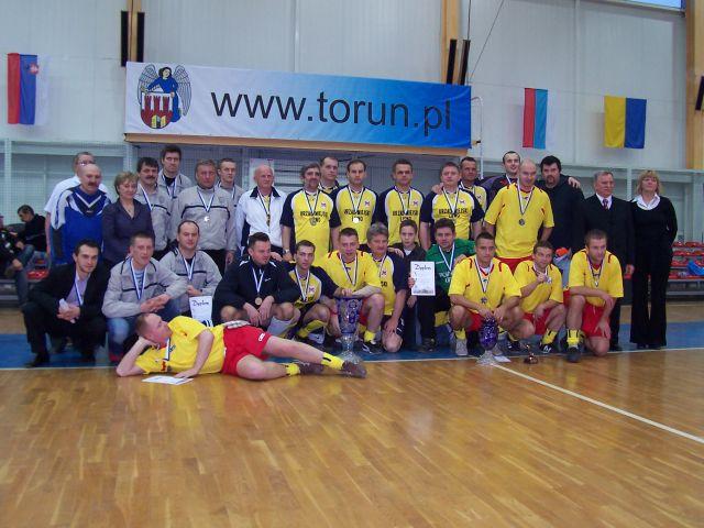Zdj. nr. 33. IV Toruński Międzynarodowy Turniej Pracowników Samorządowych w halowej piłce nożnej o Puchar Prezydenta Miasta Torunia