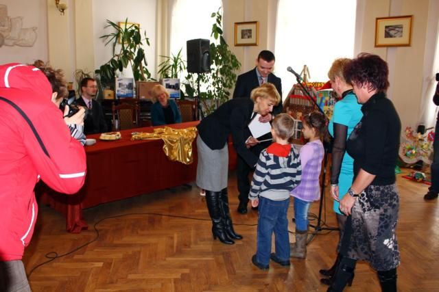 Zdj. nr. 6. Rozdanie nagród w konkursie Recykling-zrób to sam