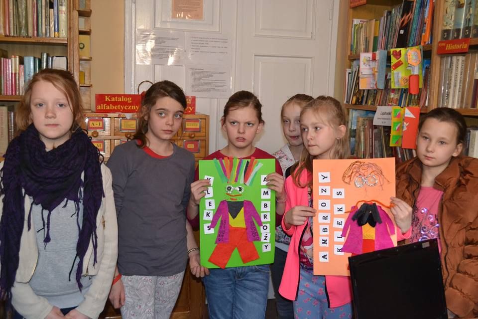 Zdj. nr. 3. Ambroży Kleks w bibliotece