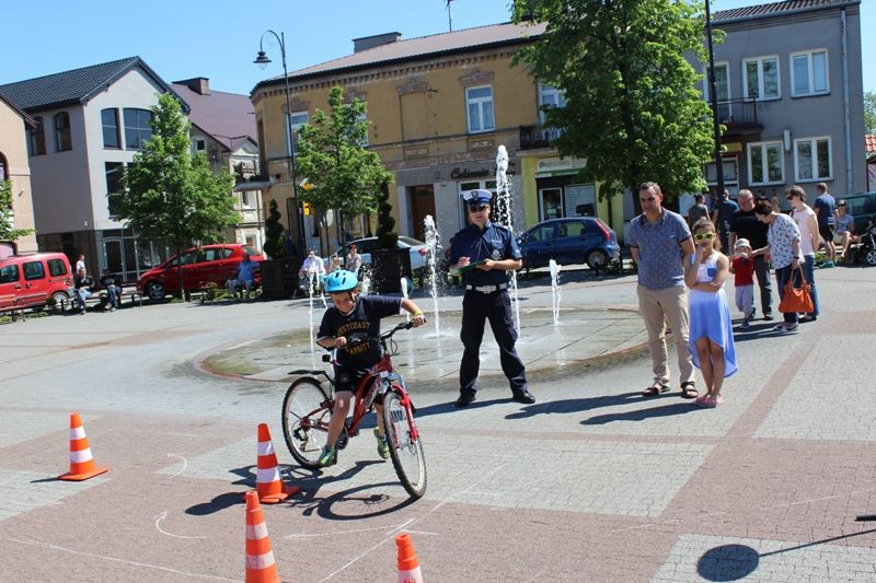 Zdj. nr. 43. Policyjna majówka „Kręci mnie bezpieczeństwo”