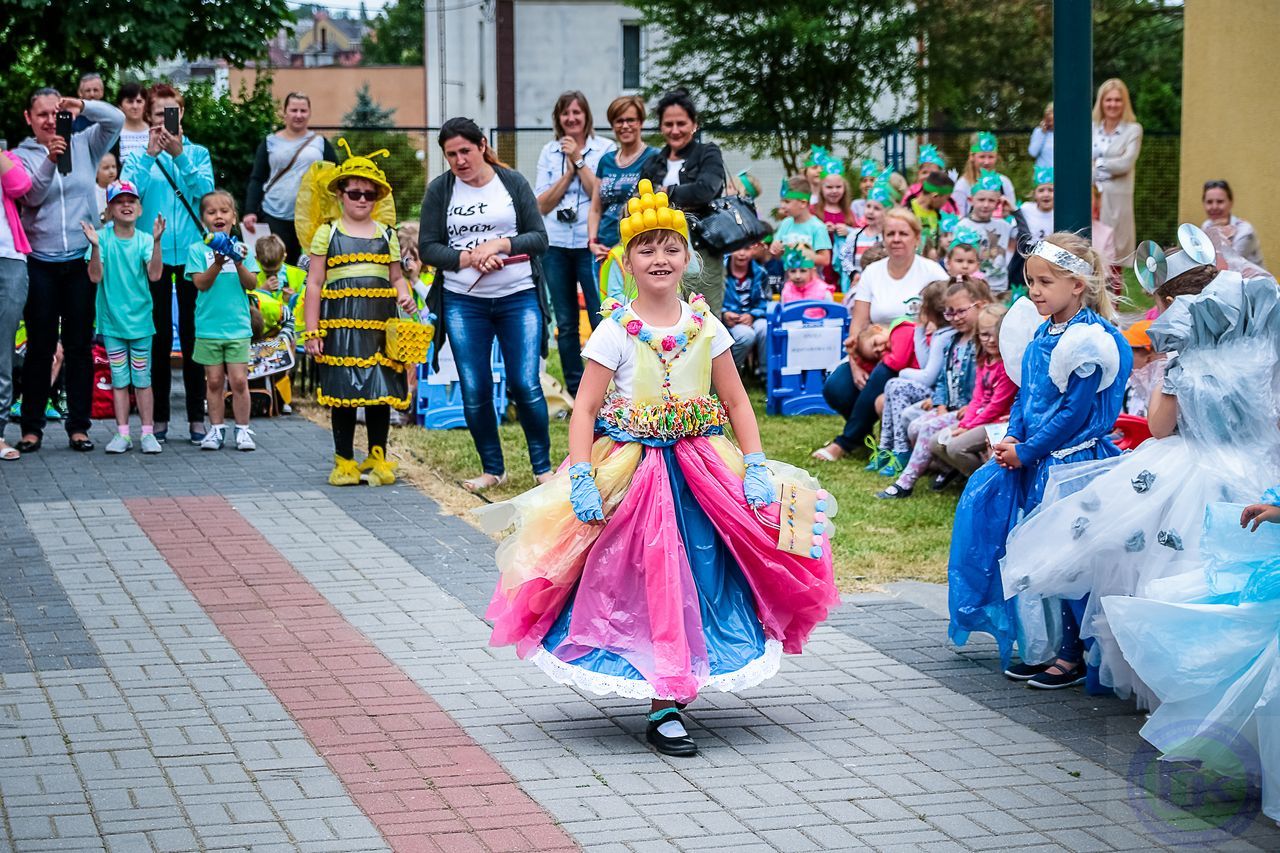 Zdj. nr. 22. Piknik ekologiczny Przedszkolak mały i duży przyrodzie służy