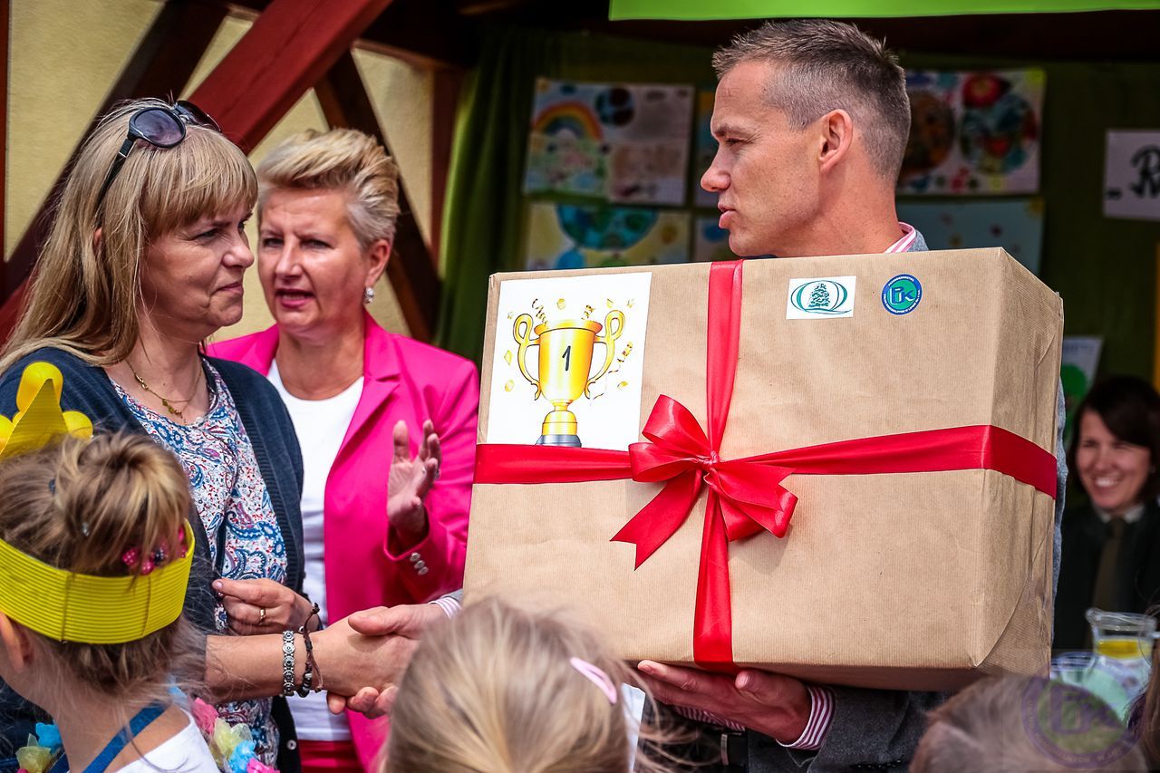 Zdj. nr. 33. Piknik ekologiczny Przedszkolak mały i duży przyrodzie służy