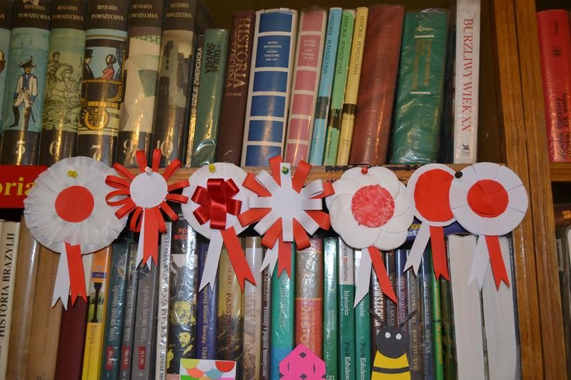 Zdj. nr. 6. Lekcja patriotyzmu w bibliotece