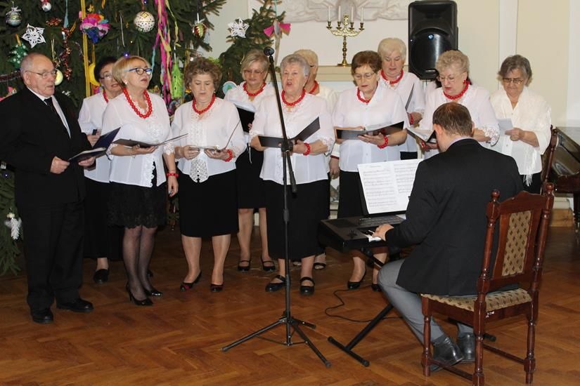 Zdj. nr. 23. Spotkanie wigilijne u Seniorów