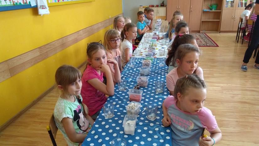 Zdj. nr. 4. Warsztaty tworzenia świec żelowych