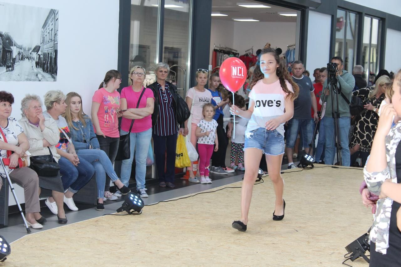 Zdj. nr. 20. Pokaz mody NCL