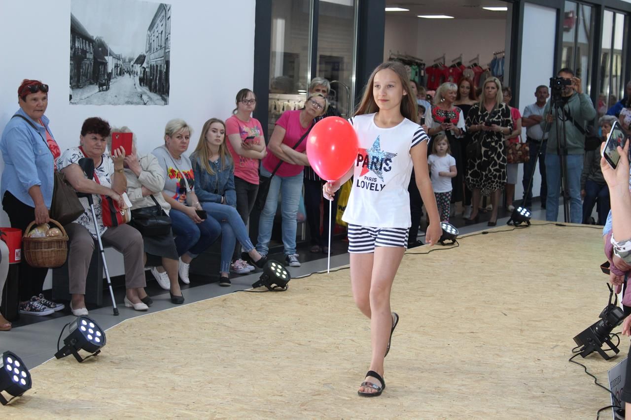 Zdj. nr. 17. Pokaz mody NCL