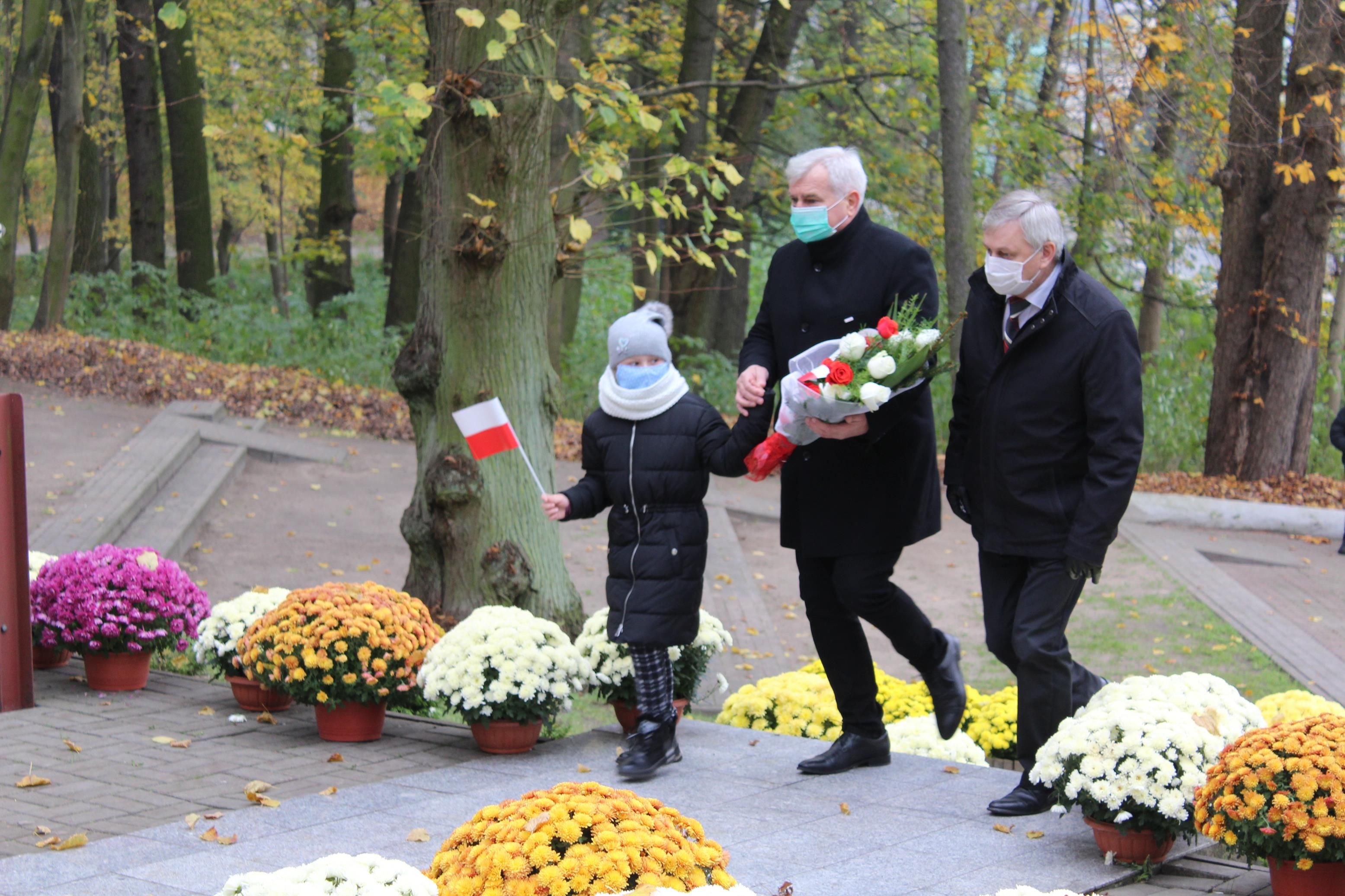 Uroczystości pod Pomnikiem Niepodległości w Parku Miejskim - kliknięcie spowoduje powiększenie