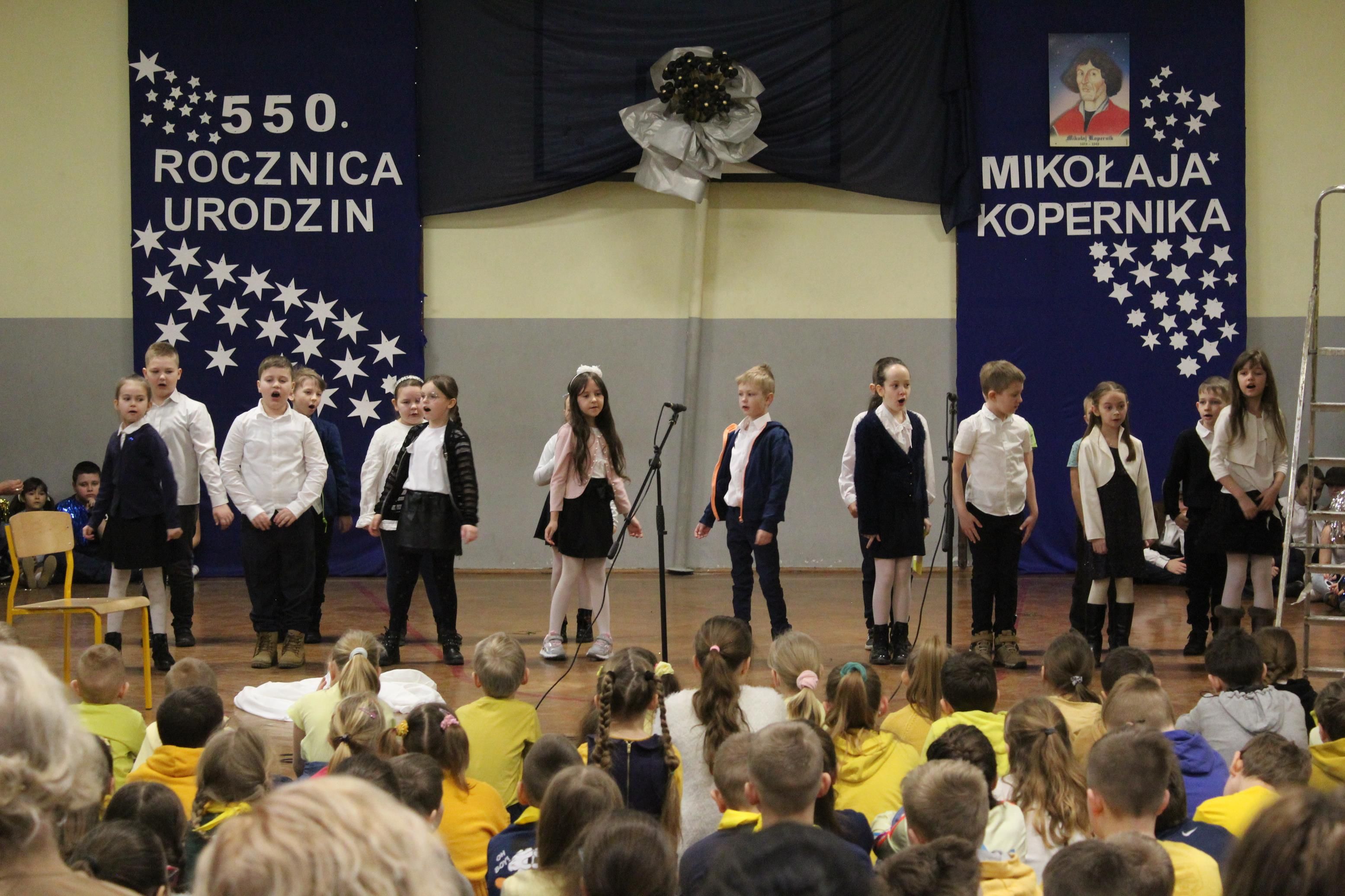Zdj. nr. 71. Święto Szkoły Podstawowej nr 3 – 550. rocznica urodzin Mikołaja Kopernika - 3 marca 2023 r.