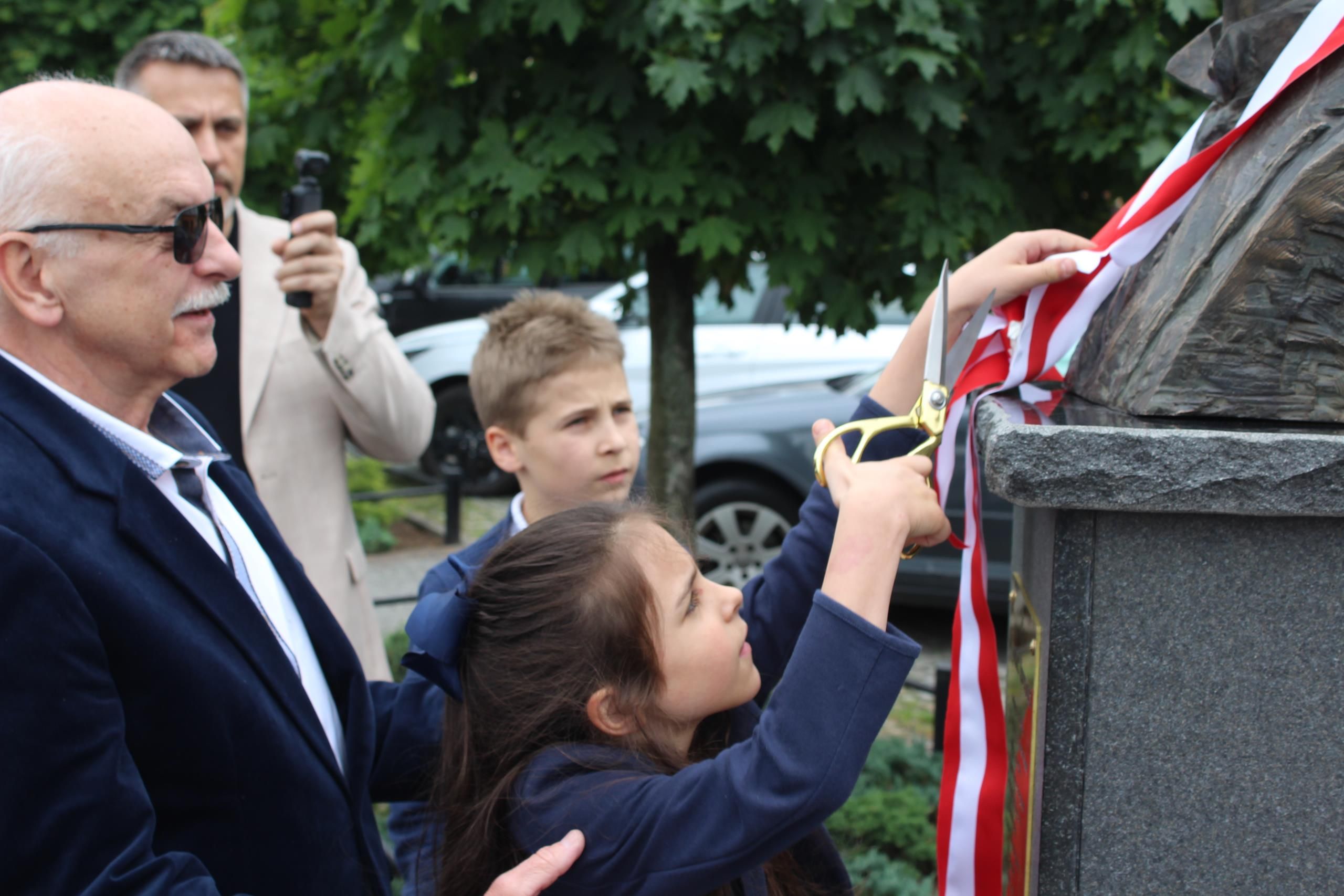 Zdj. nr. 23. Odsłonięcie popiersia Zygmunta Uzarowicza - 4 czerwca 2024 r.